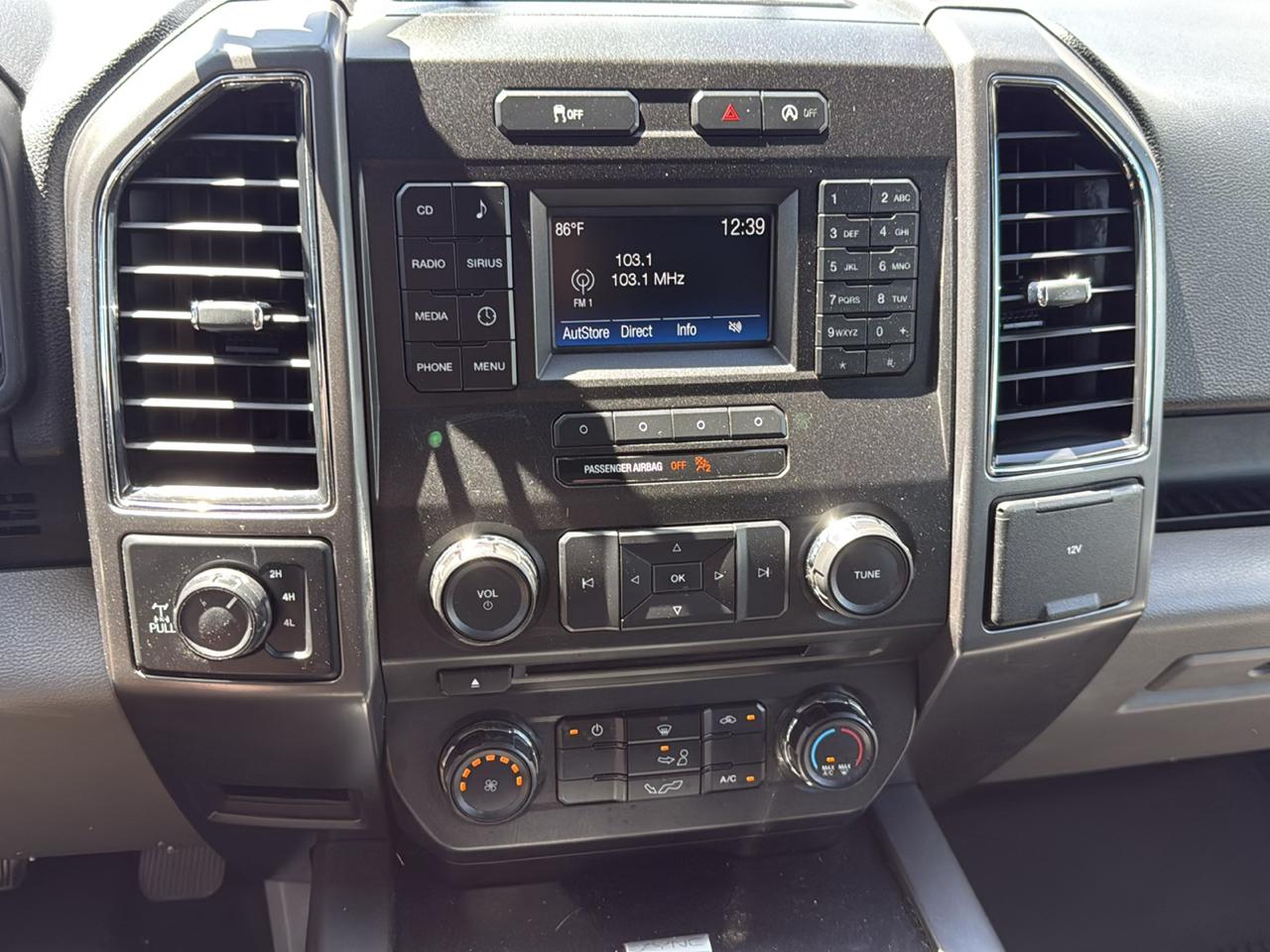 Ford F-150 4WD SuperCrew 145" XLT 2017