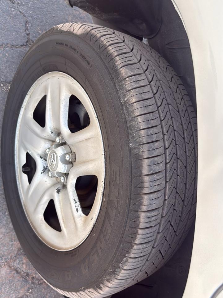 Toyota RAV4 Base I4 4WD 2012