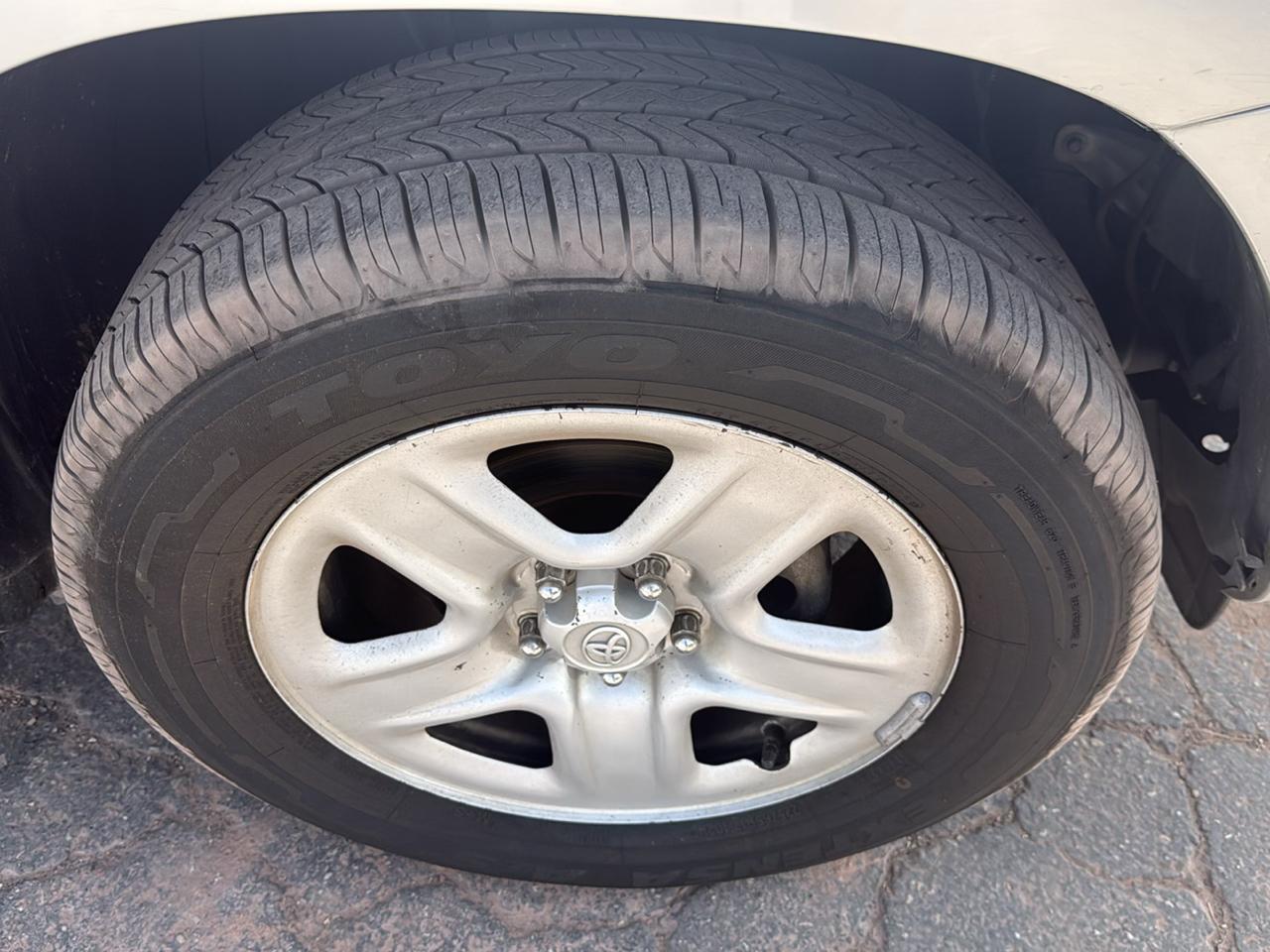 Toyota RAV4 Base I4 4WD 2012