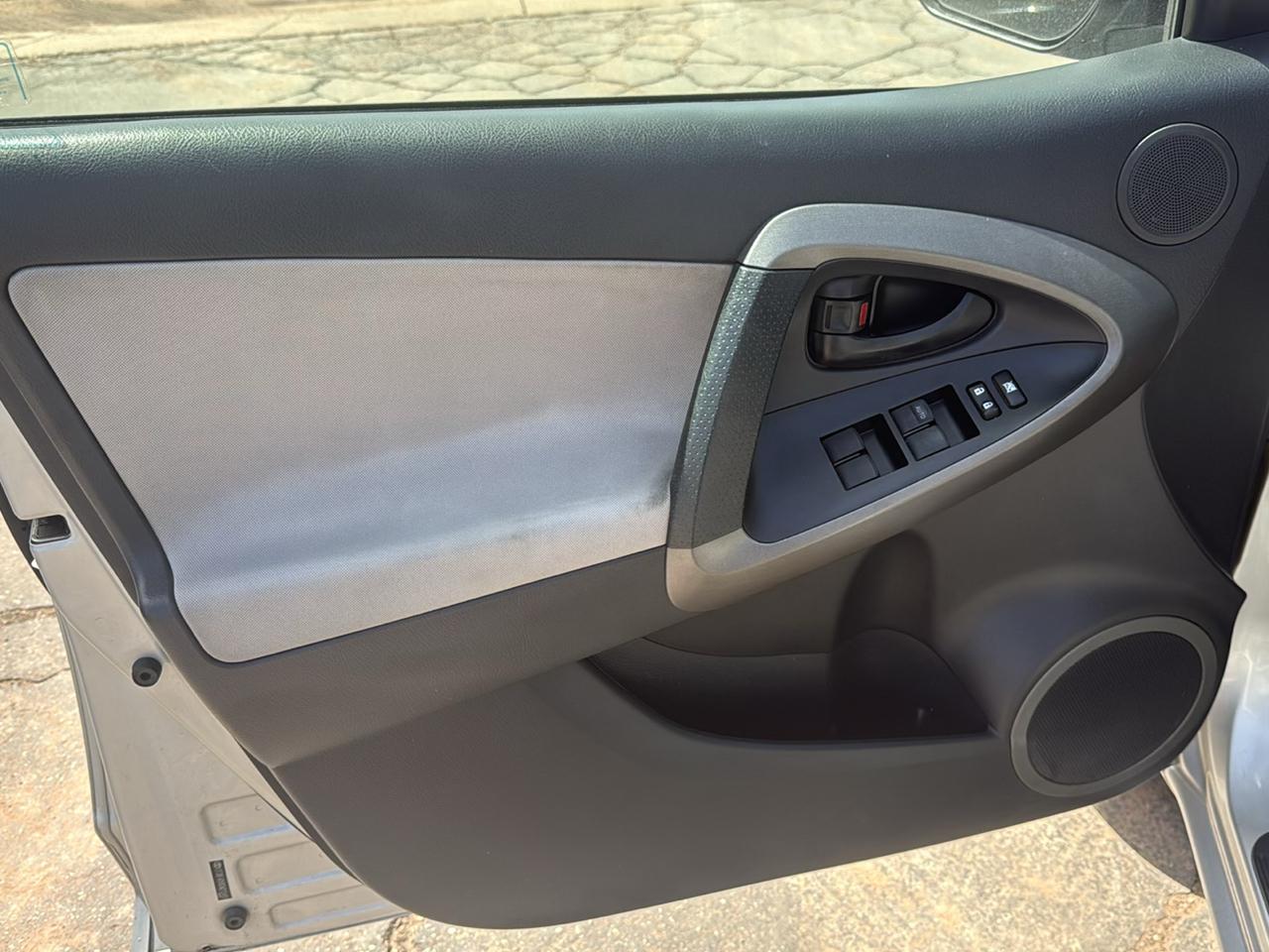 Toyota RAV4 Base I4 4WD 2012