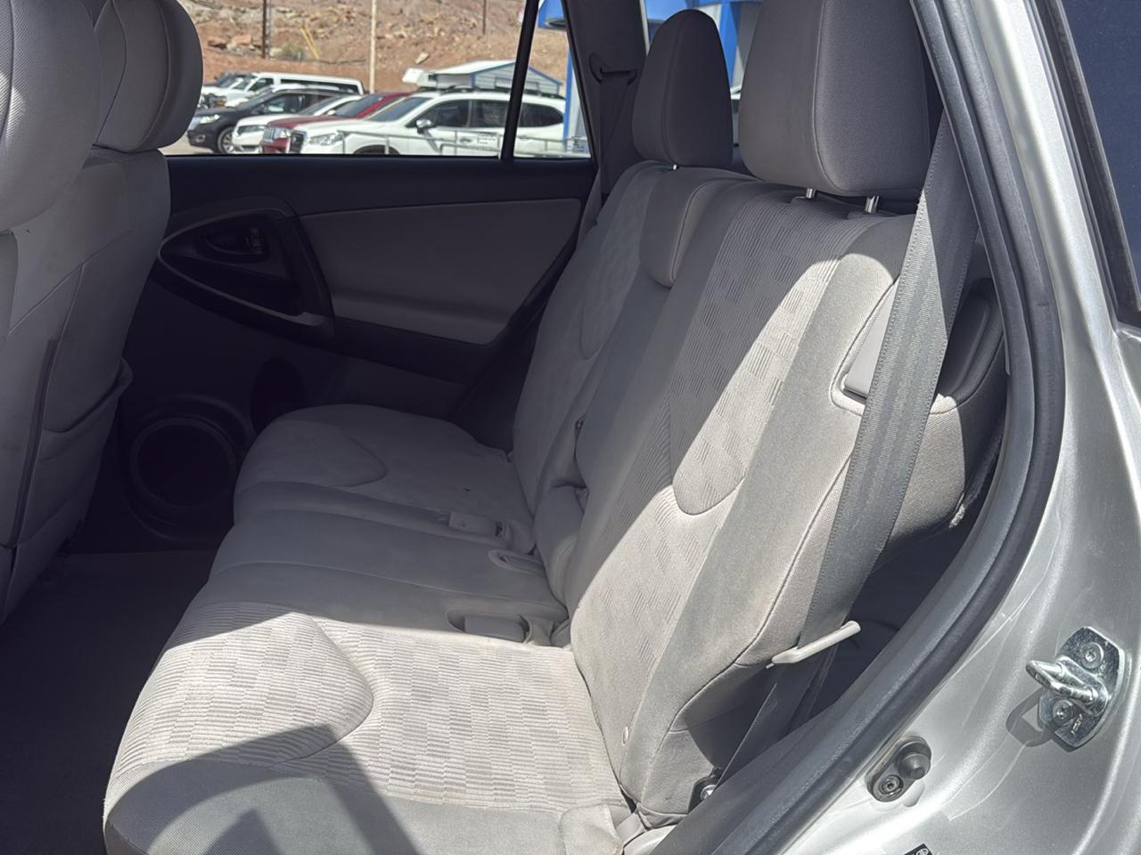 Toyota RAV4 Base I4 4WD 2012