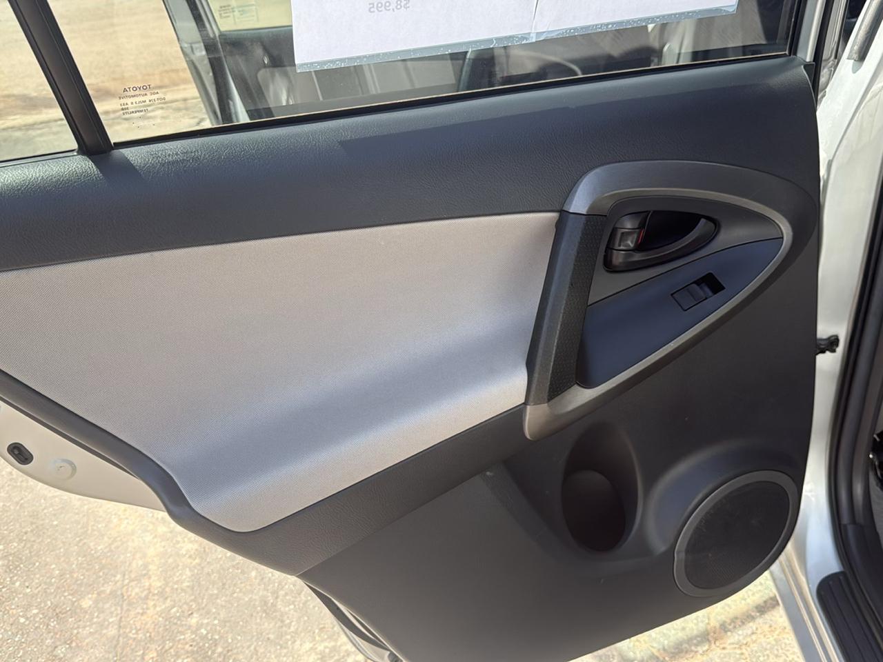 Toyota RAV4 Base I4 4WD 2012