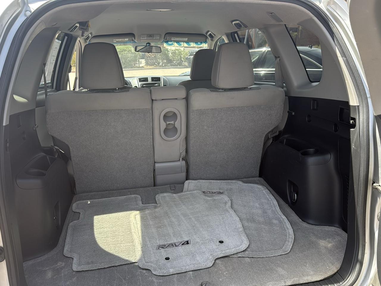 Toyota RAV4 Base I4 4WD 2012