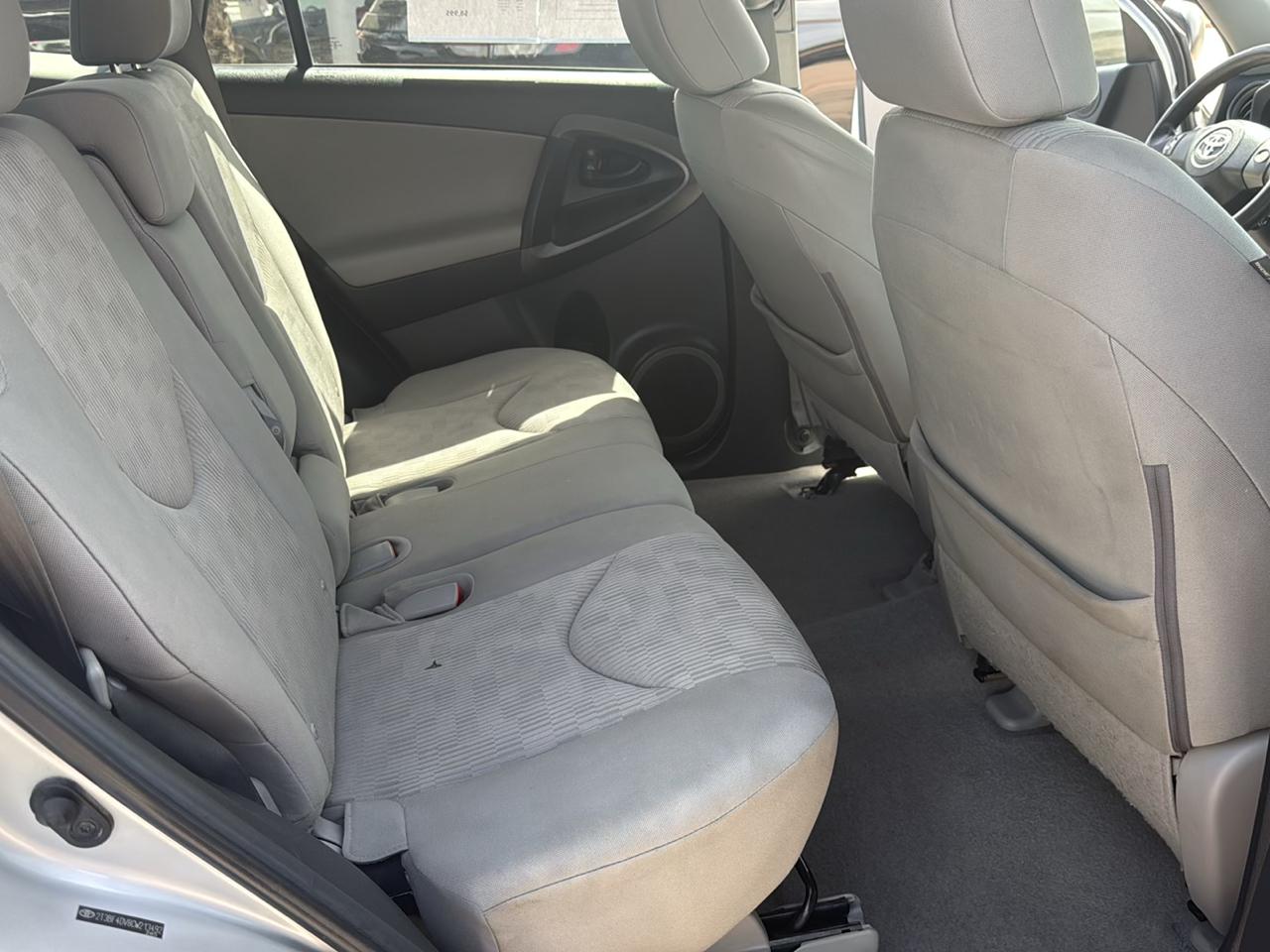 Toyota RAV4 Base I4 4WD 2012