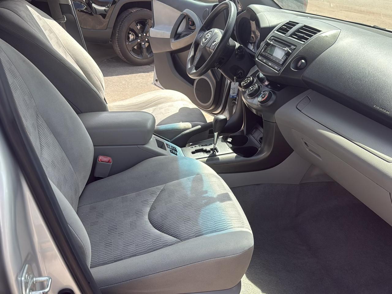 Toyota RAV4 Base I4 4WD 2012