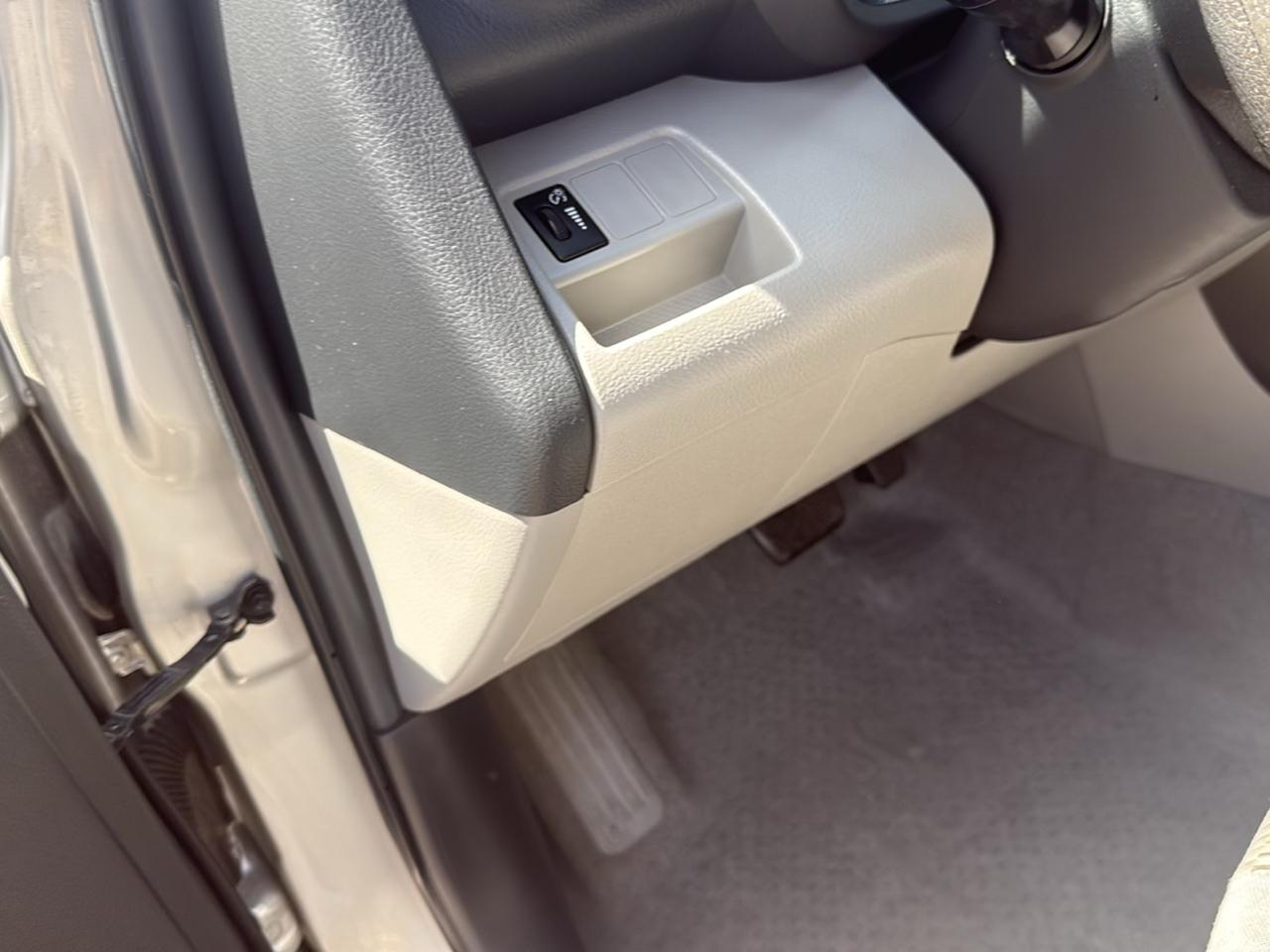 Toyota RAV4 Base I4 4WD 2012