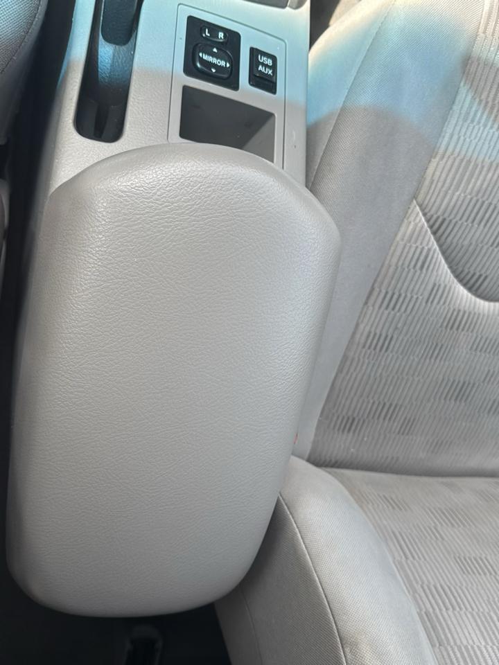 Toyota RAV4 Base I4 4WD 2012