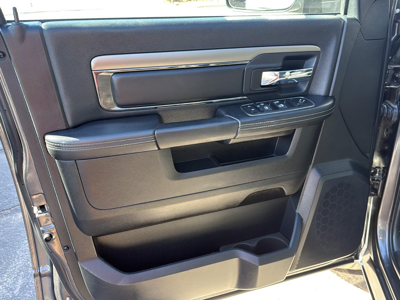 RAM 1500 Sport Crew Cab SWB 4WD 2014