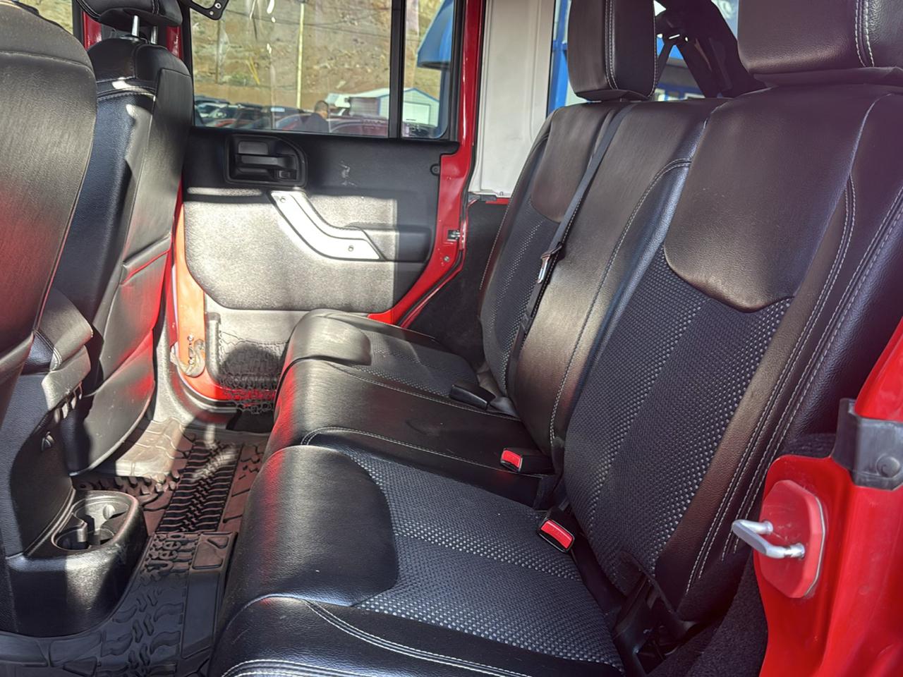 Jeep Wrangler Unlimited Sahara 4WD 2015