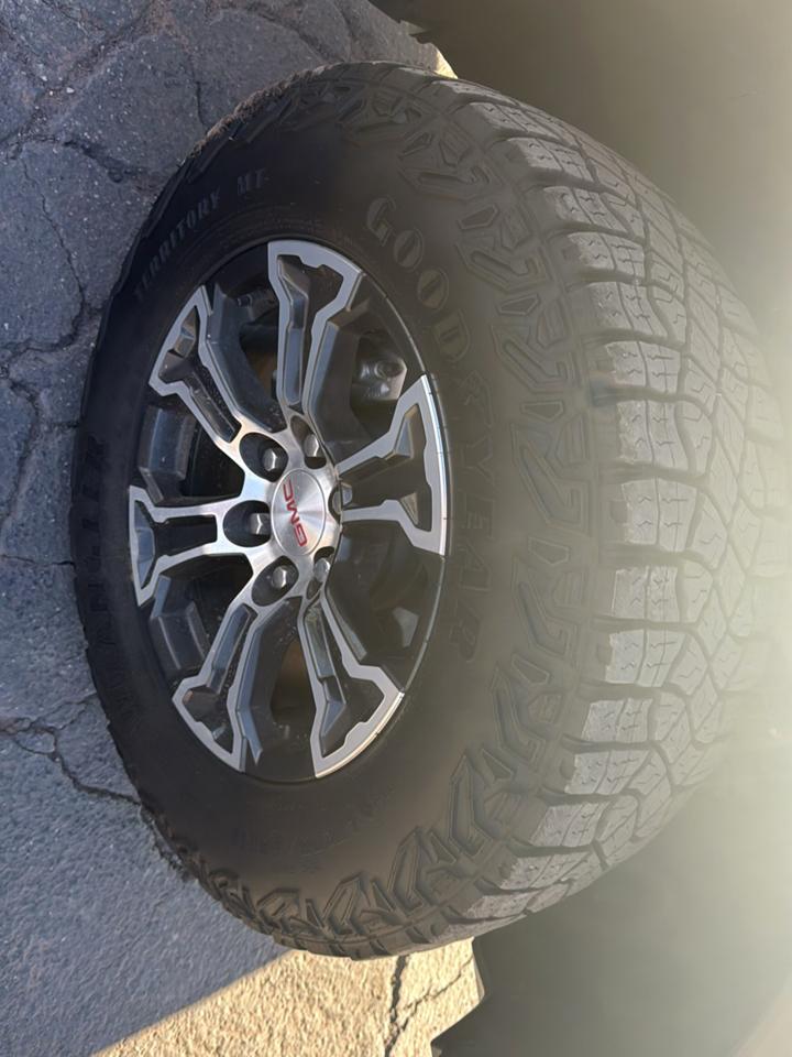 GMC Canyon AT4 Crew Cab 4WD 2024