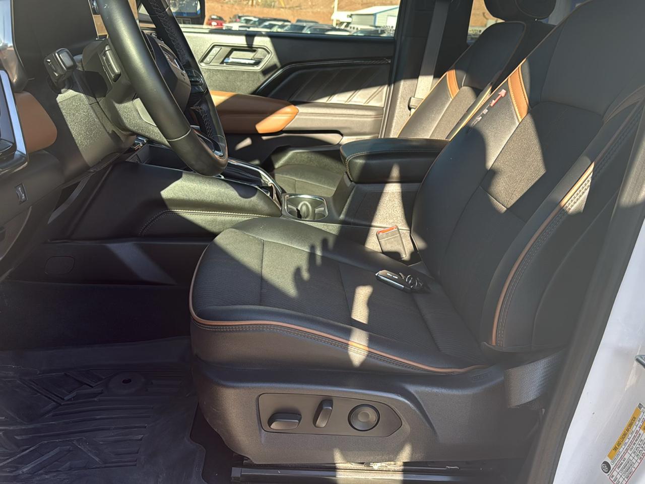 GMC Canyon AT4 Crew Cab 4WD 2024