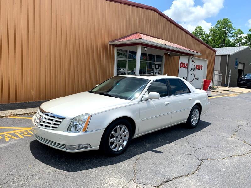 Cadillac DTS 4dr Sdn Luxury Collection 2011