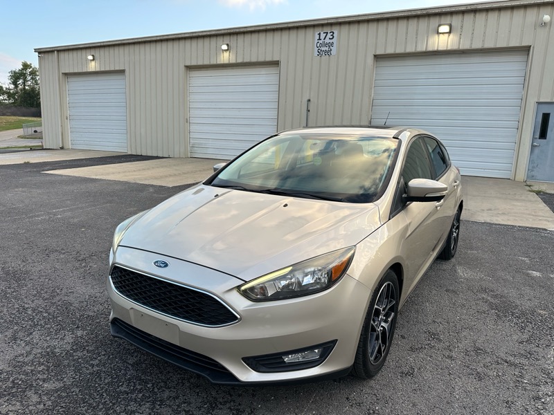 2017 Ford Focus SEL photo 2