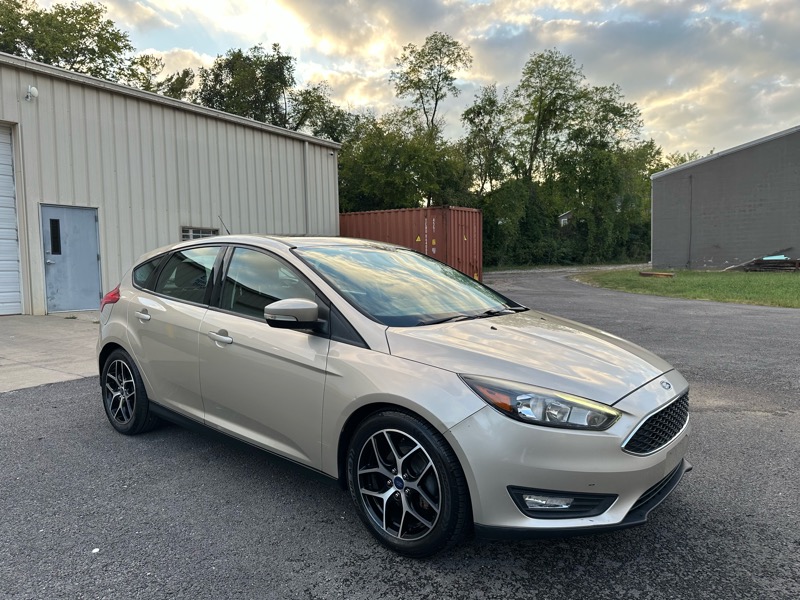 2017 Ford Focus SEL photo 4