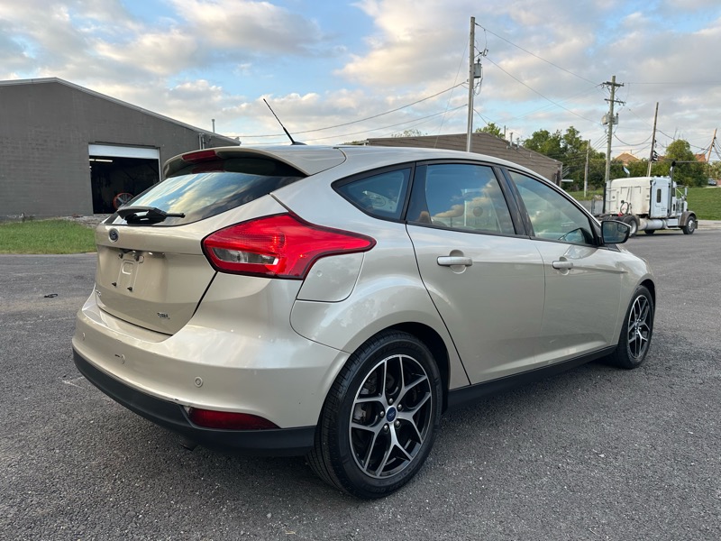 2017 Ford Focus SEL photo 6
