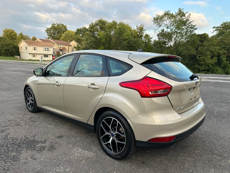 2017 Ford Focus SEL photo 7