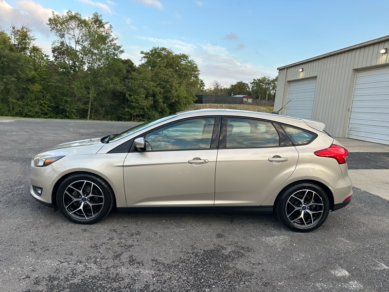2017 Ford Focus SEL photo 8