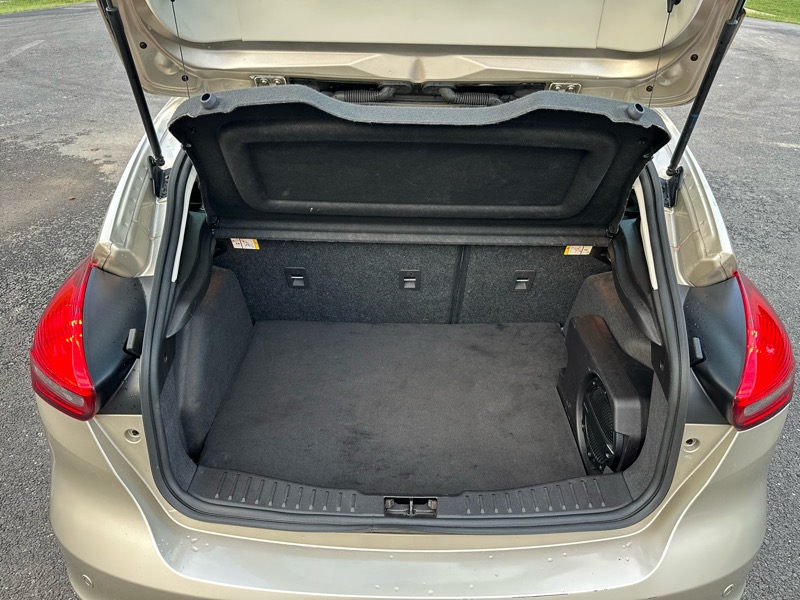 2017 Ford Focus SEL photo 13