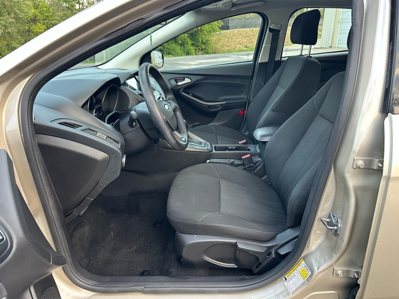 2017 Ford Focus SEL photo 15