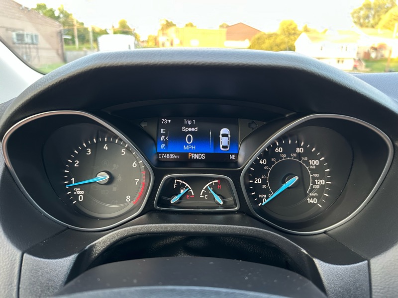 2017 Ford Focus SEL photo 18