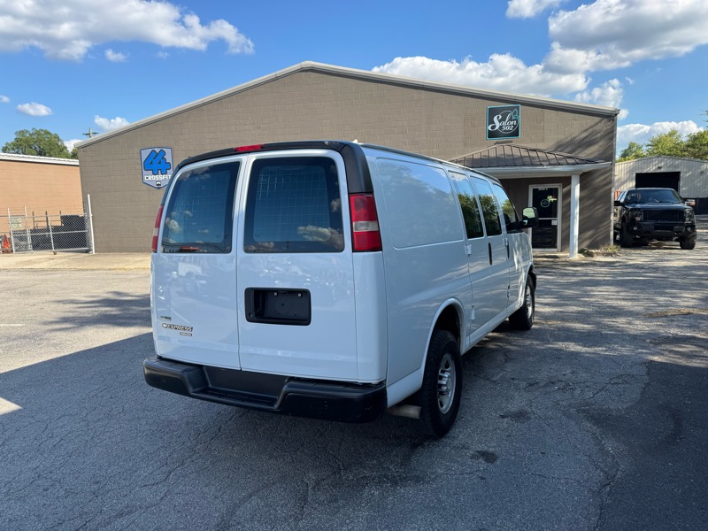 2011 Chevrolet Express 2500 Cargo photo 3