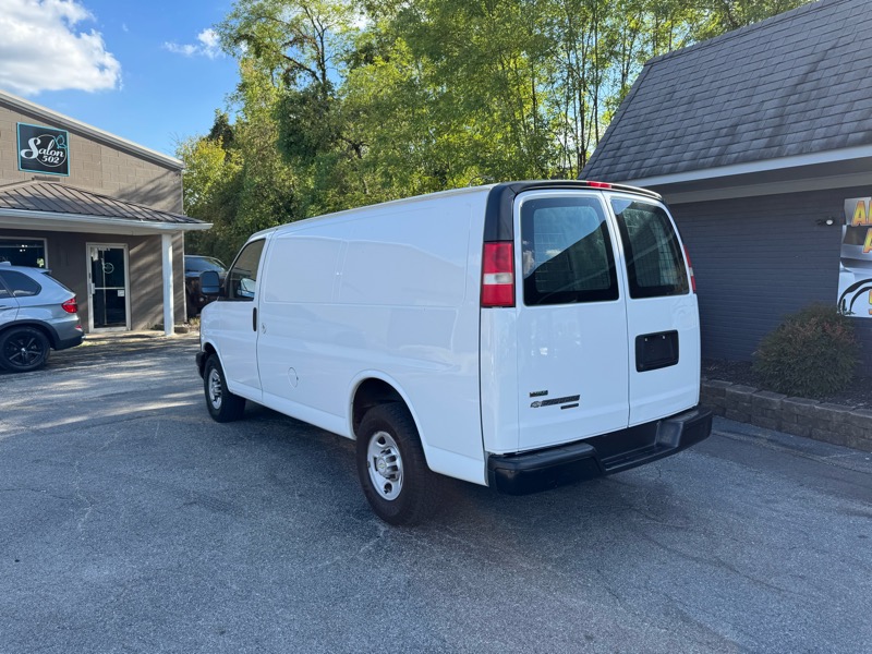2011 Chevrolet Express 2500 Cargo photo 5