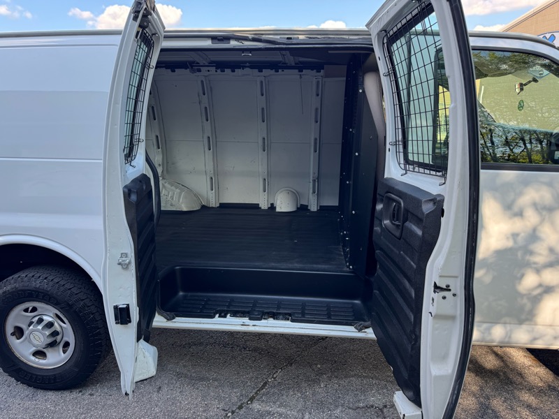 2011 Chevrolet Express 2500 Cargo photo 9