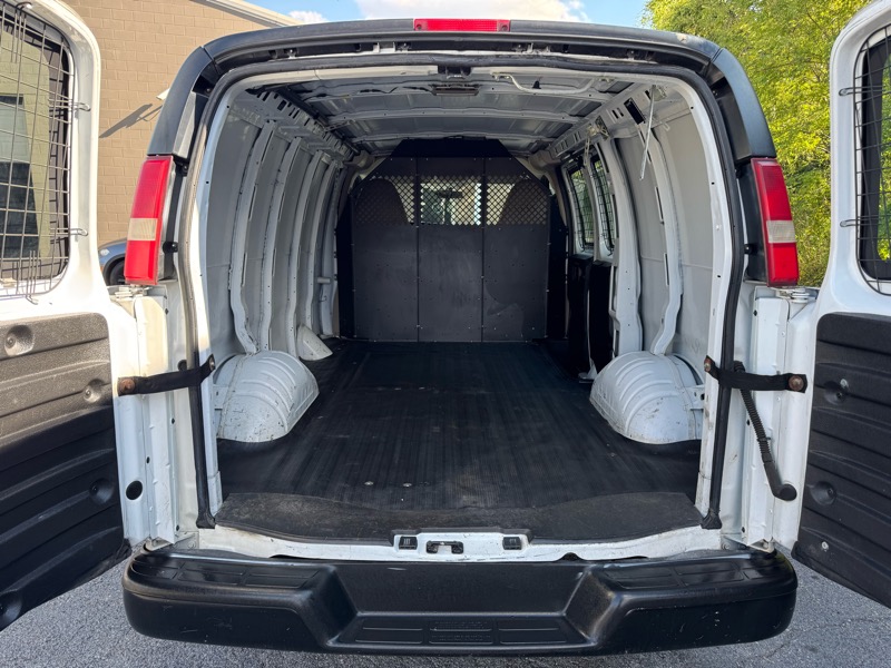 2011 Chevrolet Express 2500 Cargo photo 10