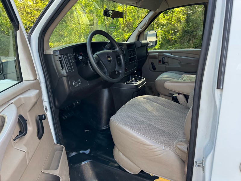 2011 Chevrolet Express 2500 Cargo photo 11