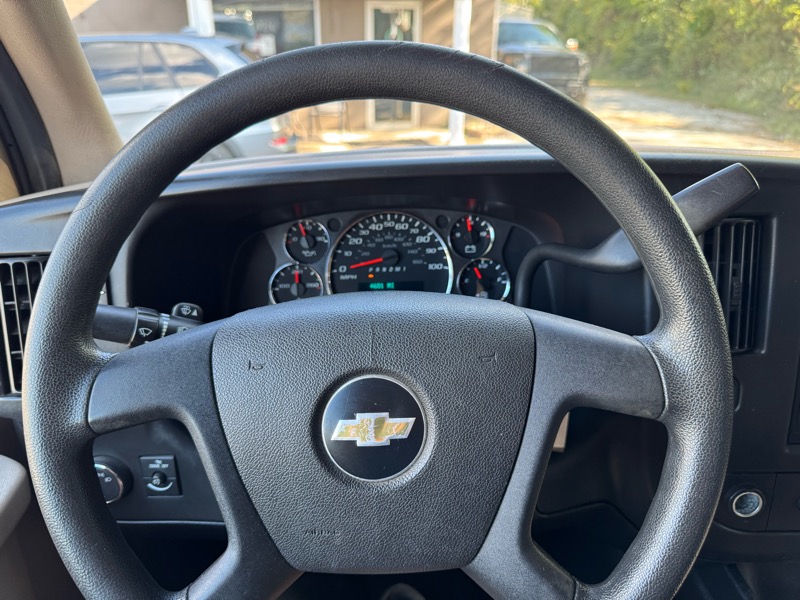 2011 Chevrolet Express 2500 Cargo photo 12