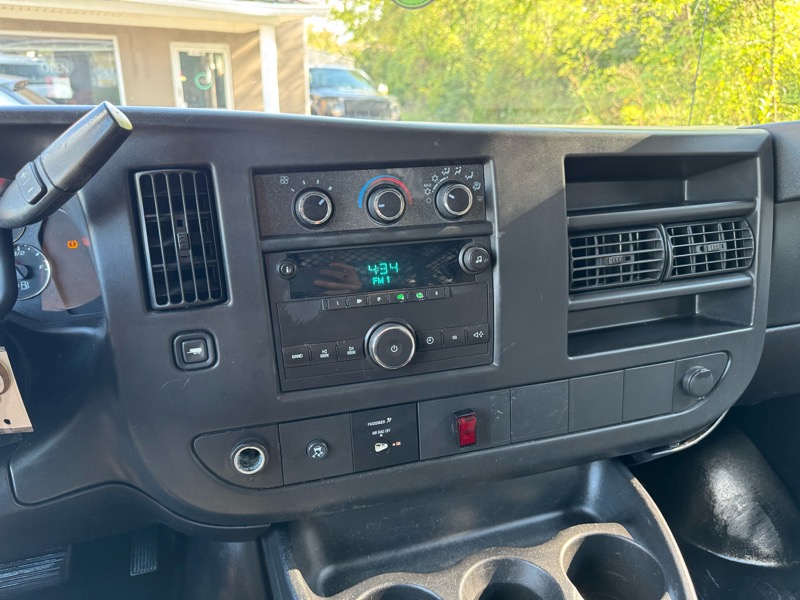 2011 Chevrolet Express 2500 Cargo photo 13
