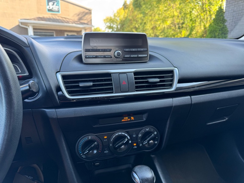 2015 Mazda Mazda3 i SV photo 16