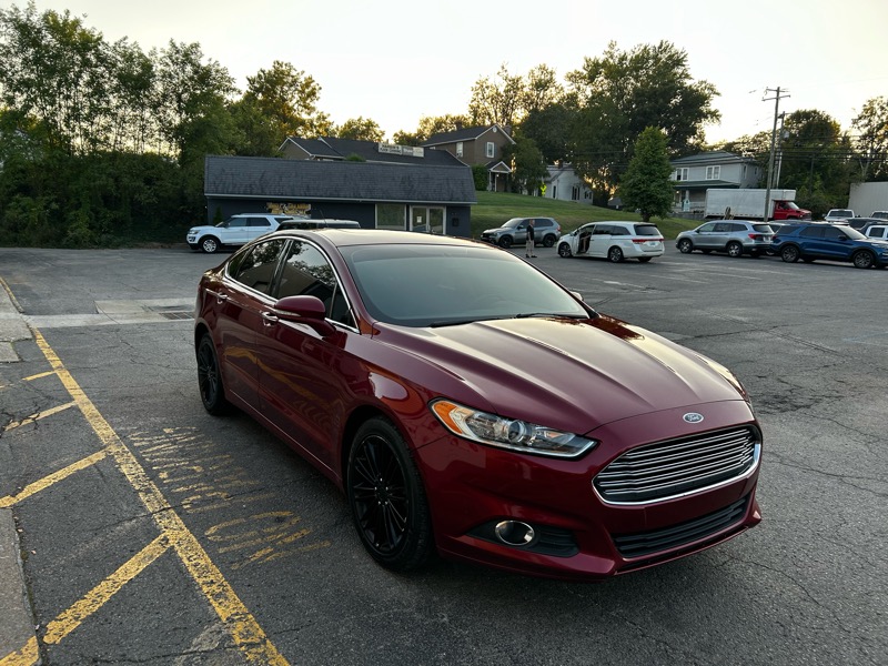 2016 Ford Fusion SE photo 4