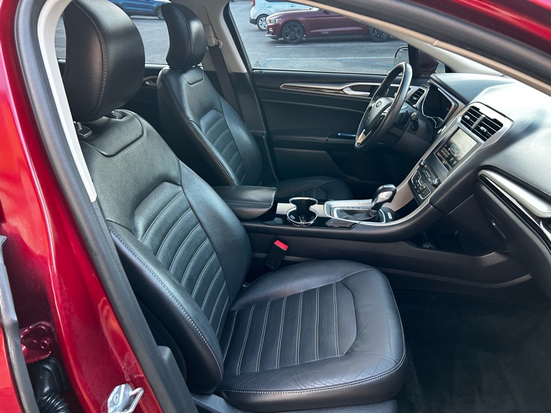 2016 Ford Fusion SE photo 10