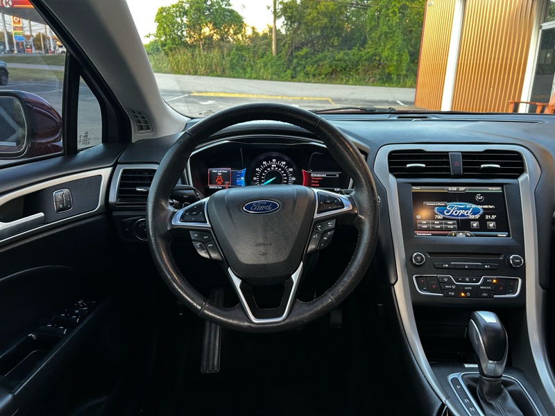 2016 Ford Fusion SE photo 16