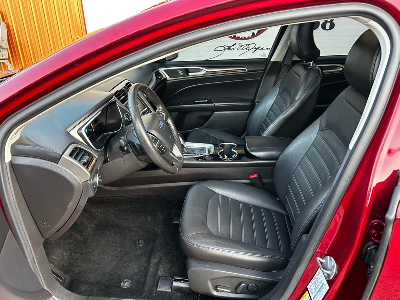 2016 Ford Fusion SE photo 17