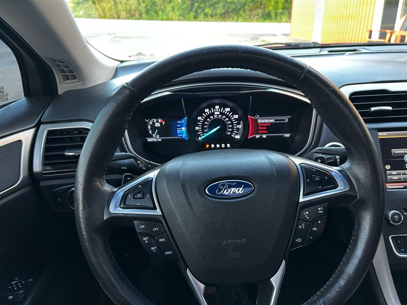2016 Ford Fusion SE photo 18