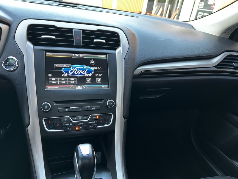 2016 Ford Fusion SE photo 19