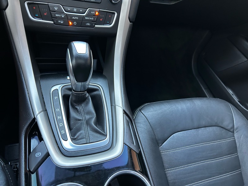 2016 Ford Fusion SE photo 20