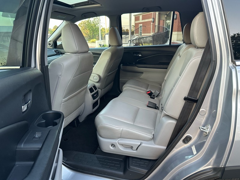2016 Honda Pilot EX-L photo 17
