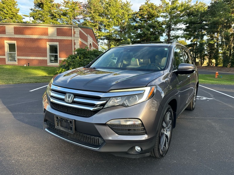 2017 Honda Pilot Touring photo 2