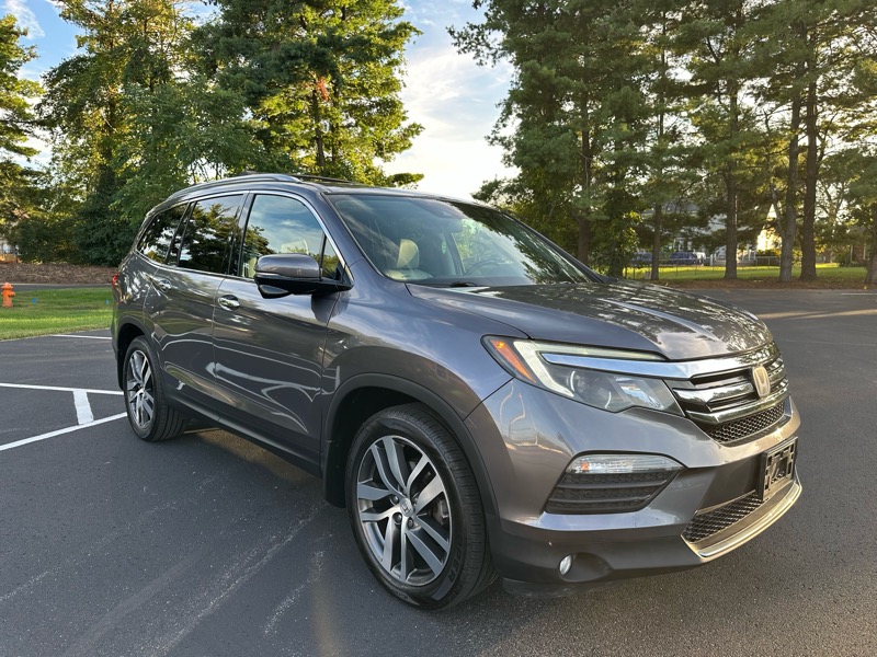 2017 Honda Pilot Touring photo 4