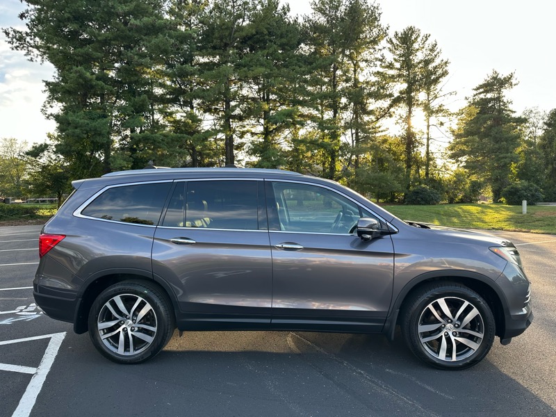 2017 Honda Pilot Touring photo 5