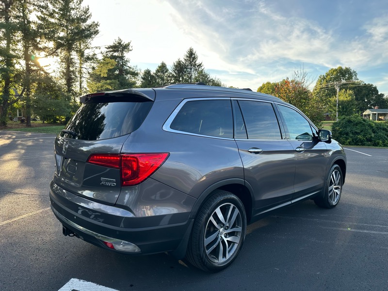 2017 Honda Pilot Touring photo 6