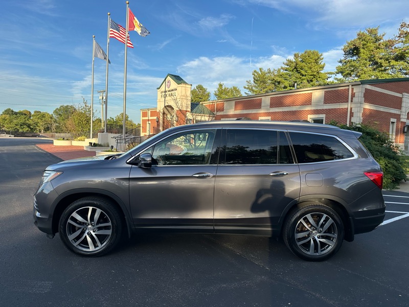 2017 Honda Pilot Touring photo 9