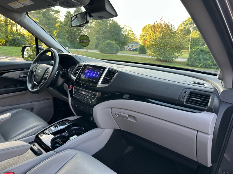 2017 Honda Pilot Touring photo 12