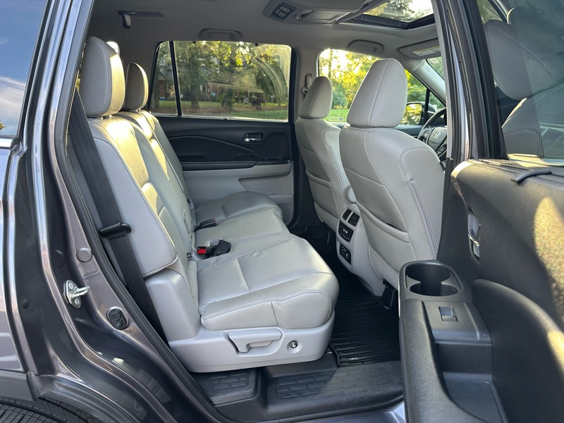2017 Honda Pilot Touring photo 13
