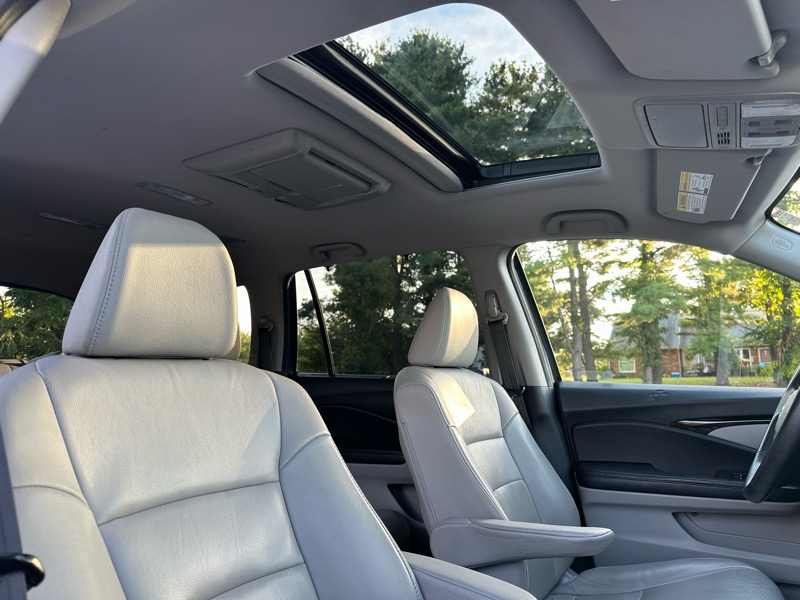 2017 Honda Pilot Touring photo 14