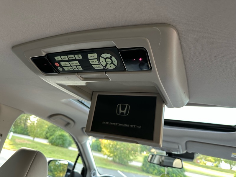 2017 Honda Pilot Touring photo 16