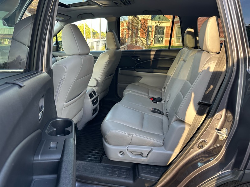 2017 Honda Pilot Touring photo 18